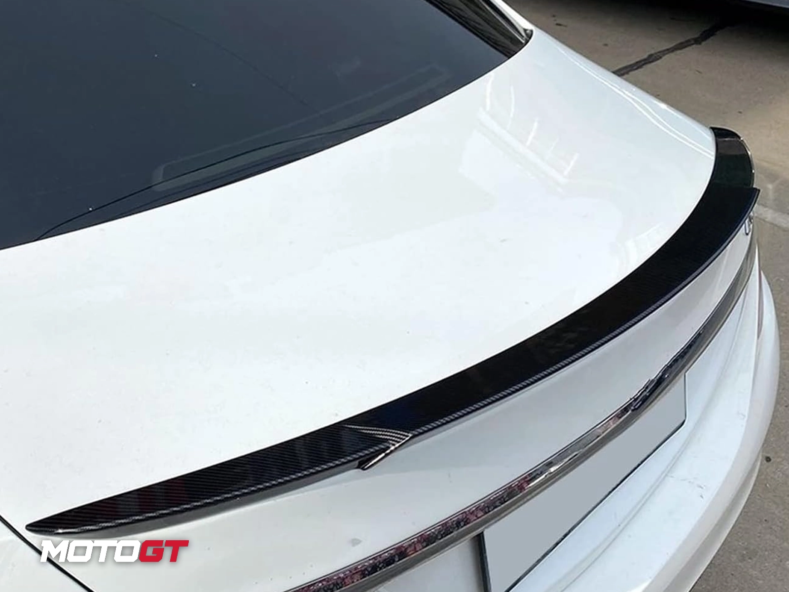 C CLASS rear sedan spoiler